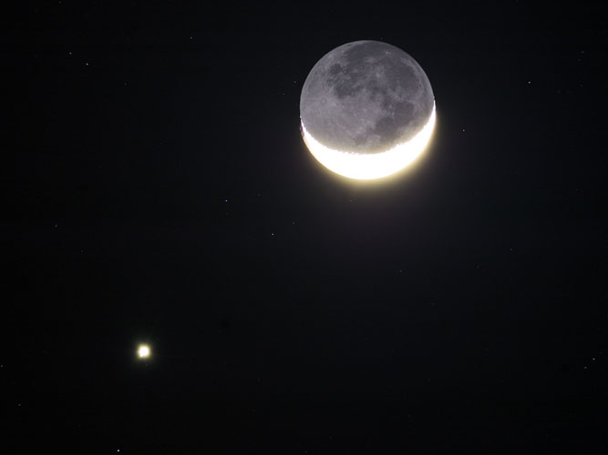 Moon-Venus(+15)P(500).jpg (12808 bytes)